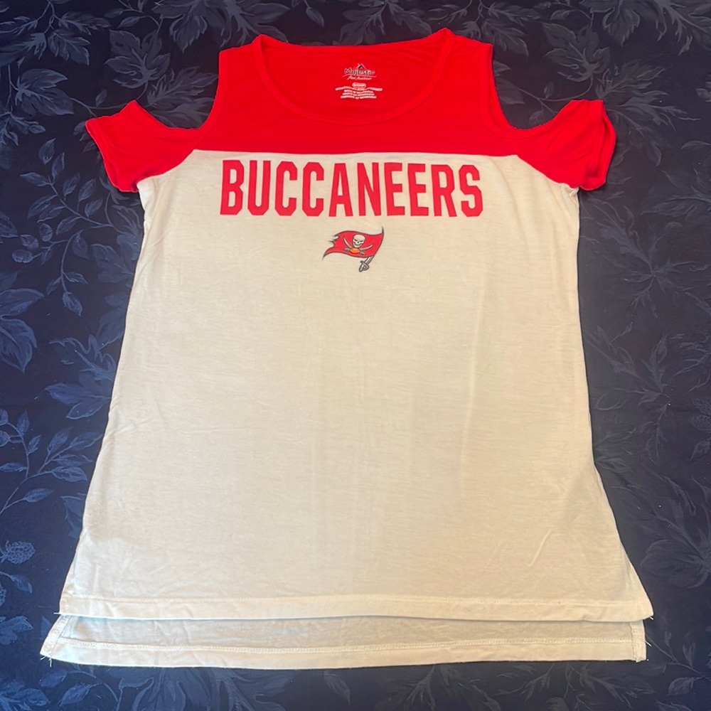 Tampa Bay Buccaneers 🏴‍☠️ NFL cold shoulder shirt S